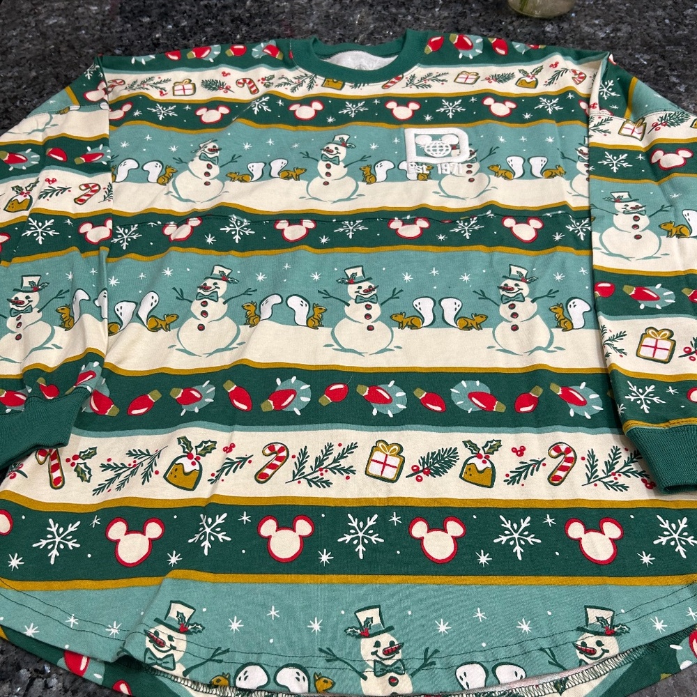 NWOT DISNEY CHRISTMAS SPIRIT JERSEY
